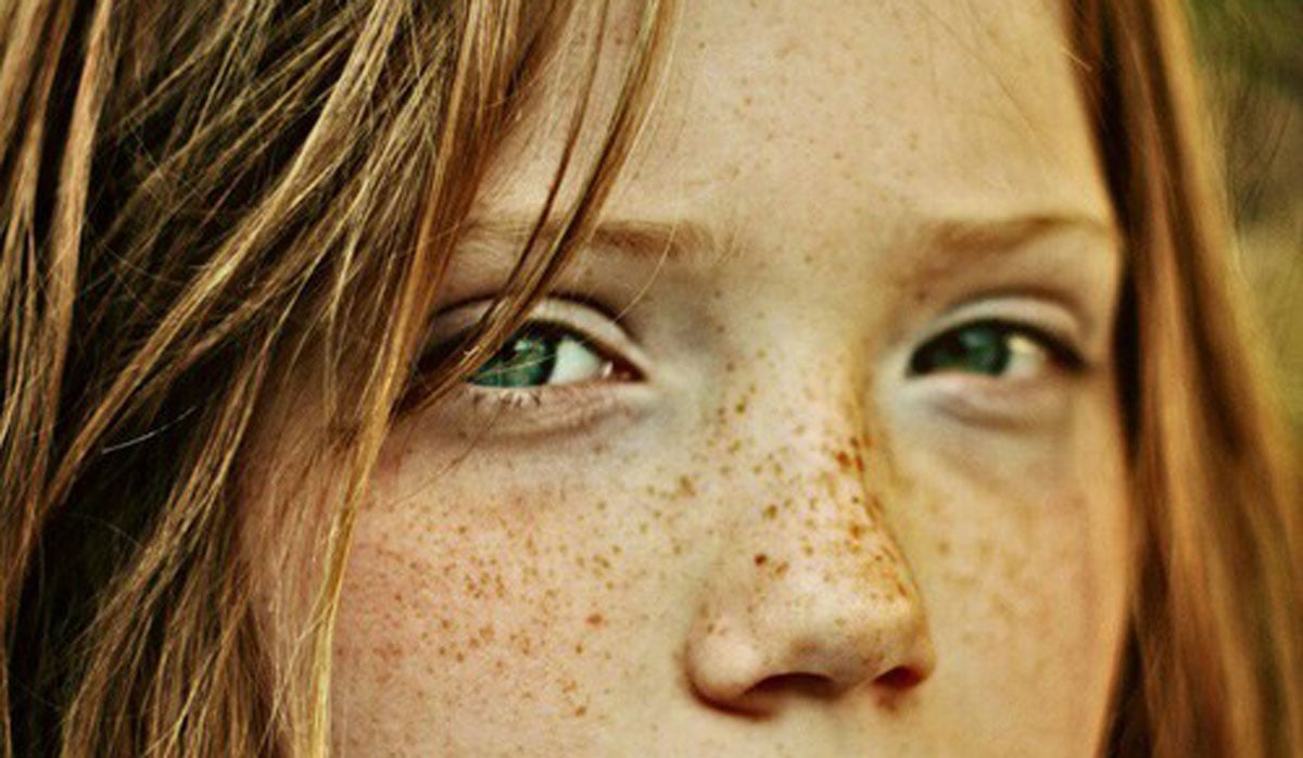 ¿Los ojos claros son más sensibles al sol?